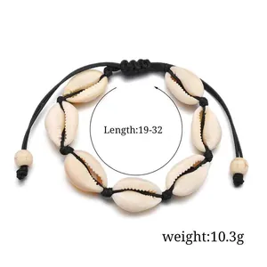 Détail du bracelet en coquillages tissé avec longueur réglable de 19 cm à 32 cm
