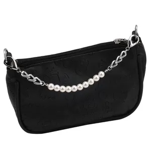 Bolso de PU negro con relieve de conejo y elegante cadena de metal y perlas