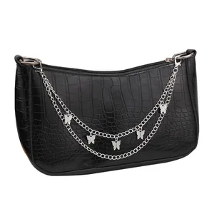 Schwarze Hobo-Tasche mit Krokodilprägung und trendigen silbernen Schmetterlingsketten