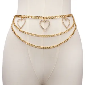 Chaîne de taille dorée à trois couches avec pendentifs en forme de cœur sertis de strass
