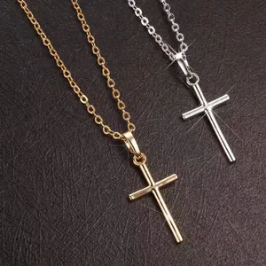 Collana a croce geometrica minimalista con sottili strass in oro e argento lucido