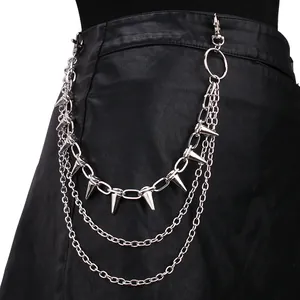 Dreilagige Punk-Metall-Taillenkette mit silbernen Nieten und Karabinern für Jeans
