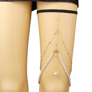 Boho-Oberschenkelkette mit mehrlagigen Goldketten und weißen Perlen für Damen-Party-Styles