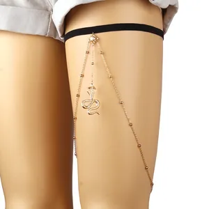 Übertriebene mehrlagige Perlen-Beinkette mit goldenem Kobra-Schlangen-Anhänger