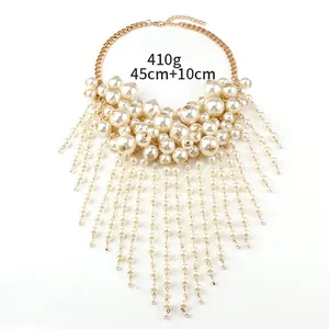 Détail du collier de perles multicouches avec franges, poids 410g et longueur de 45cm