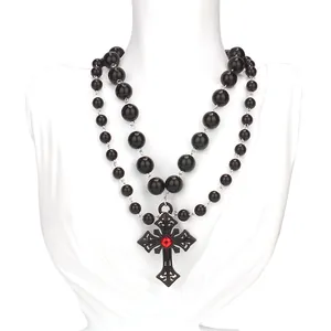 Collier gothique double rang de perles noires avec pendentif croix et gemme rouge