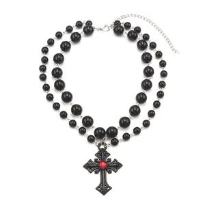 Collier gothique double couche en perles noires avec pendentif croix et pierre rouge