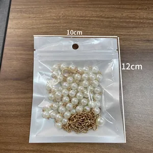 Detail of adjustable pearl waist chain with golden lobster clasp in 10x12cm packaging