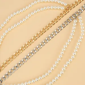 Cintura accessorio multistrato con perle e catena in metallo dorato e argento