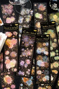 Détail macro des autocollants PET feu d'artifice avec finition or laser 3D