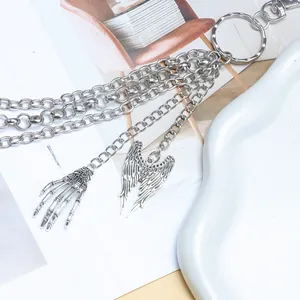 Chaîne de taille multicouche punk gothique avec pendentifs main de crâne et ailes