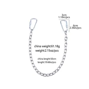 Detailansicht einer 50cm silbernen Metallkette mit robusten D-Ring Karabinerhaken für Hosen
