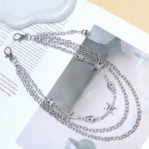 Drielagige zilveren broekketting met punk schedels en prikkeldraad metalen schakels