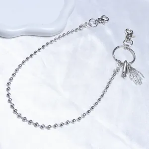 Chaîne de pantalon à perles argentées avec pendentif main de squelette punk et mousquetons