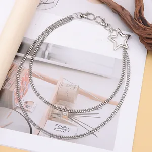 Chaîne punk argentée à double couche avec pendentif étoile et fermoirs mousquetons chic
