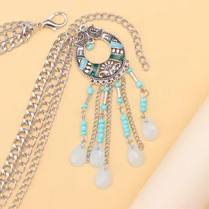 Chaîne de chaussure bohème argentée avec motif paon, perles bleues et glands pendus