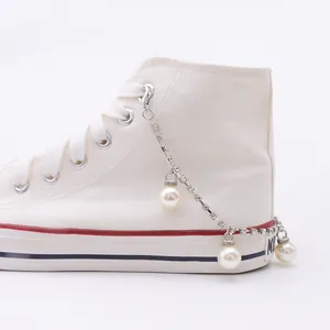 Elegant silver shoe chain with sparkling rhinestones and white pearls for canvas boots