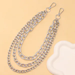 Catena da vita punk multistrato in metallo argento con anelli e fermagli a moschettone