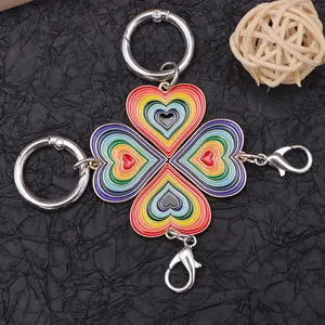 Colgantes de corazón arcoíris para botas y accesorios con dijes de metal coloridos