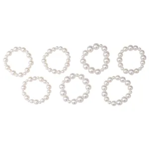 Set di sette collane di perle bianche e girocollo elastici in varie dimensioni