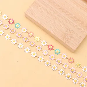 Accessoires de chaîne à pendentif marguerite strass à la mode pour chapeaux multicolores