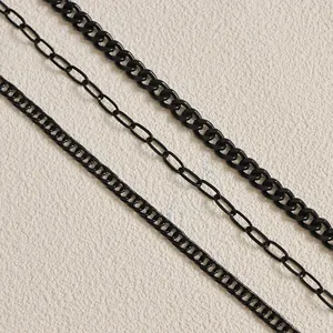 Λεπτομερής όψη τριών στυλ μαύρων ματ μεταλλικών αλυσίδων hip-hop με κρίκους curb και συνδετήρα