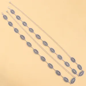 Cintura a catena vintage in metallo argento con ovali sbalzati e chiusura regolabile