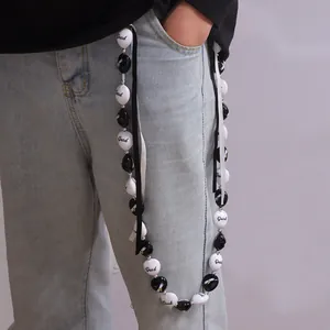 Chaîne de Pantalon Perlée Noir et Blanc Remise Diplômes Avec Ruban Satin Lettres Grad Toque Alliage Acrylique Bijoux