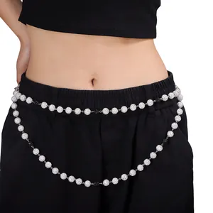 Vue détaillée de la chaîne de taille multicouche avec boules de strass argentées et noires