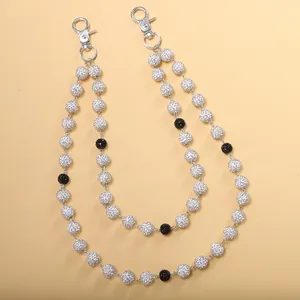 Chaîne de corps avec boules strass étincelantes et fermoirs mousqueton pour femmes
