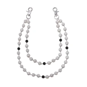 Chaîne de corps double à boules de strass avec fermoirs mousqueton sur fond blanc