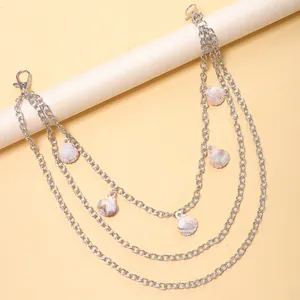 Chaîne de pantalon multicouche en métal argenté avec pendentifs coquillages et fermoirs mousqueton