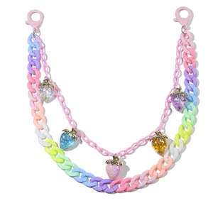 Chaîne de taille en acrylique coloré avec pendentifs fraises dégradés et fermoirs roses