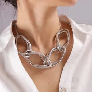 Collana punk a catena spessa argento con maglie lucide e satinate a contrasto moda