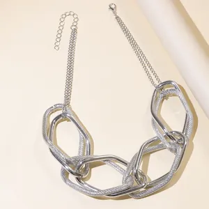 Collana a catena argento stile hip-hop con maglie ovali lucide e satinate alternate