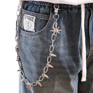 Cadena punk plateada para pantalones con tachuelas y colgante de estrella en jeans