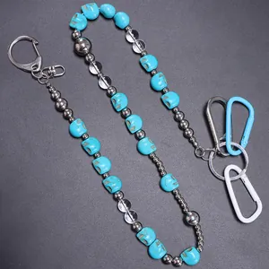 Kralen broekketting met turquoise schedelkralen en kleurrijke bergbeklimmen gespen