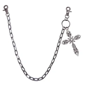 Trendige gunmetal Hosenkette mit einem detaillierten, mit Strass besetzten Kreuzanhänger