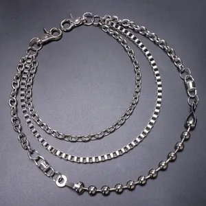 Dreilagige silberne Hosenkette mit Perlenlagen und doppelten Karabinerverschlüssen