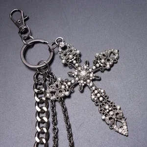 Cadena de pantalones multicapa con colgante de cruz de diamantes de imitación punk