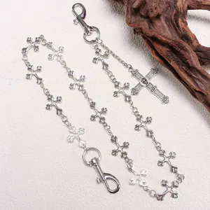 Chaîne de portefeuille gothique vintage avec croix et crâne en finition argent