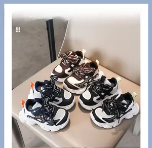 Gros plan de baskets chunky pour enfants avec maille respirante et semelle épaisse en trois coloris