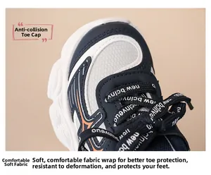 Vue détaillée de l'embout anti-collision et du tissu en maille de baskets enfants