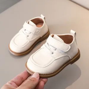 Detail of baby cream leather shoes featuring non-slip rubber sole and velcro closure