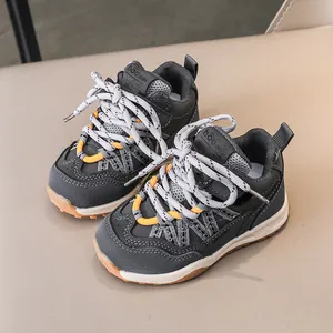 Baskets chunky en cuir pour enfants, gris foncé avec détails orange et mesh respirant