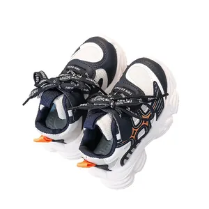 Baskets chunky pour enfants respirantes en blanc et bleu avec détails orange vif sport