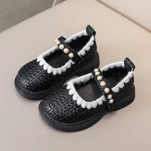 Schwarze gewebte Mary Jane Schuhe für Mädchen mit Häkelrand und Perlenverzierung