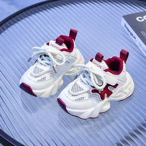 Sneakers traspiranti in mesh per bambini bianche e bordeaux con velcro e lacci