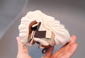 Detailed view showing the flexible and non-slip rubber sole of the kids' chunky sneakers