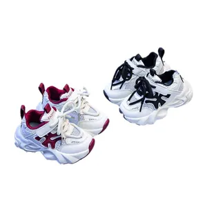 Sneaker in mesh traspirante per bambini con suole spesse antiscivolo bianche rosso e nero